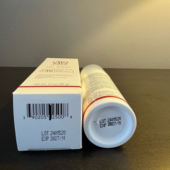 Elta MD UV Clear Facial Sunscreen SPF 46 1.7 oz 48 g Full Size NIB EXP 11/27 - Picture 5 of 5
